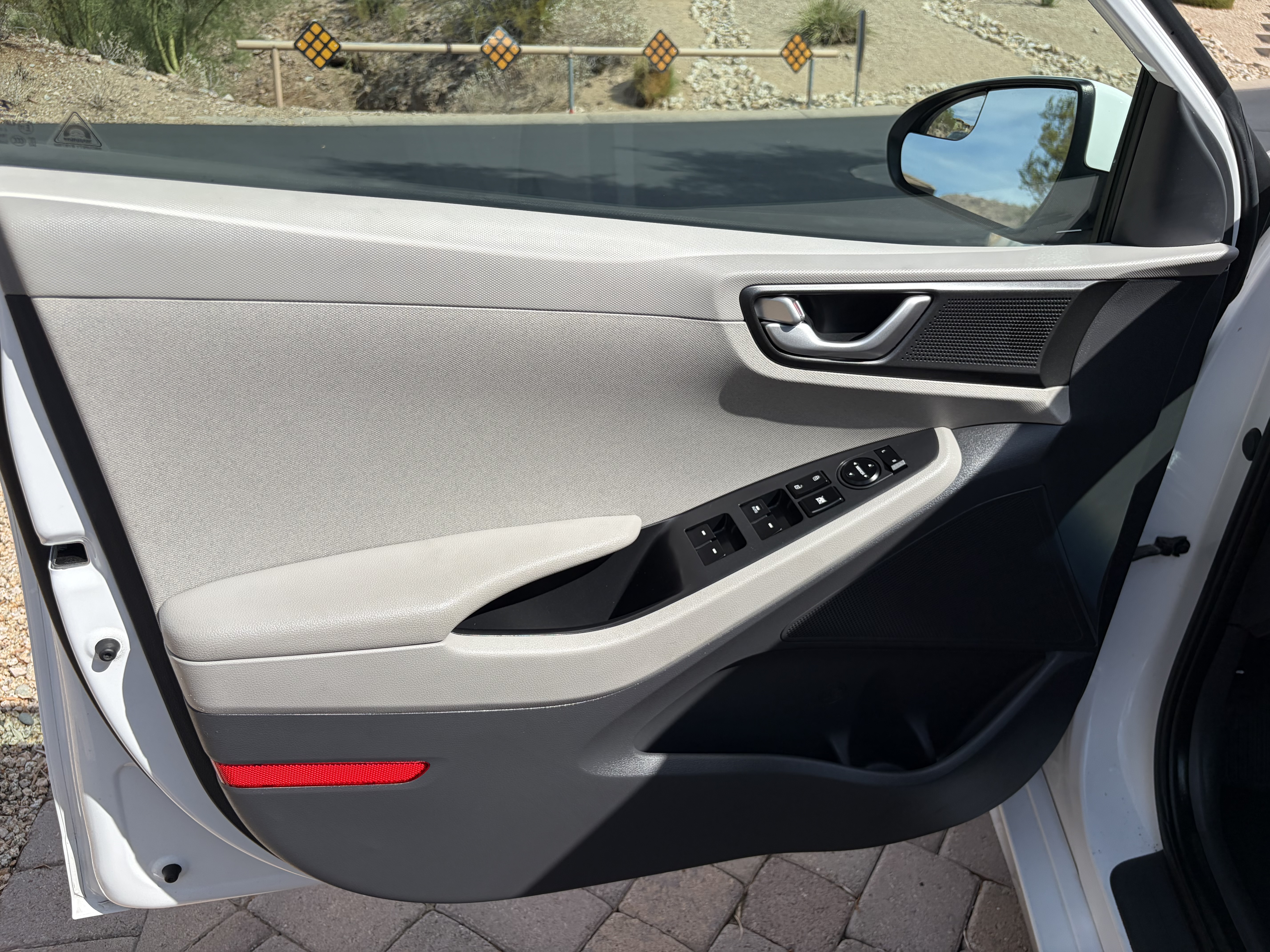 Used 2017 Hyundai Ioniq Blue FWD image 13