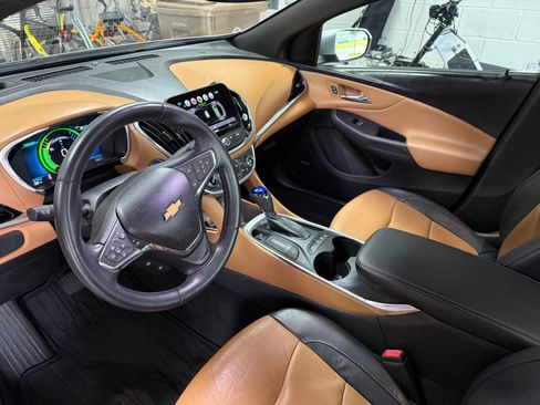 Used 2017 Chevrolet Volt Premier w/ Driver Confidence II Package FWD image 14