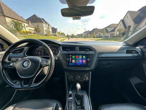 Used 2018 Volkswagen Tiguan SEL Premium image 9