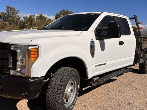Used 2017 Ford F250 XL image 1