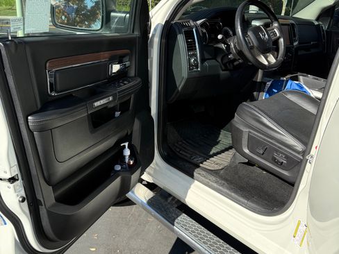 Used 2016 RAM 1500 Laramie w/ Convenience Group image 6