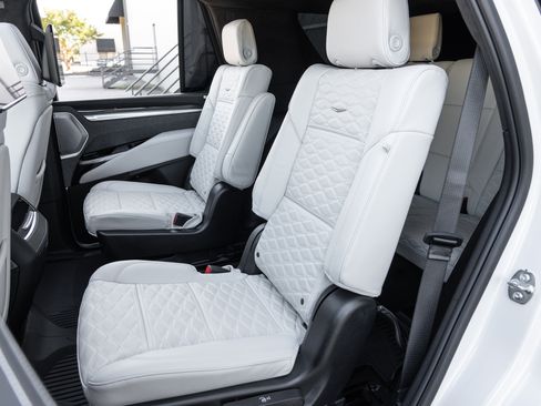 Used 2025 Cadillac Escalade V w/ LPO, ONYX Package image 12