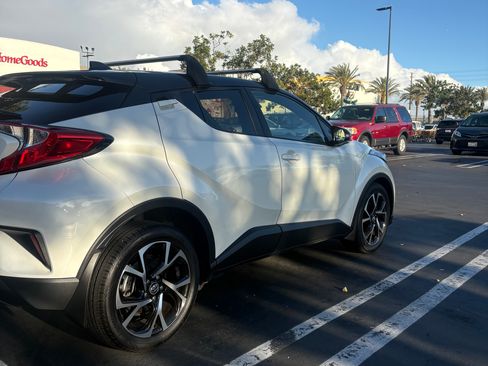 Used 2019 Toyota C-HR XLE FWD image 6