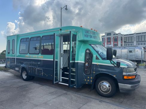 Used 2014 Chevrolet Express 4500 w/ Shuttle Bus Package image 1