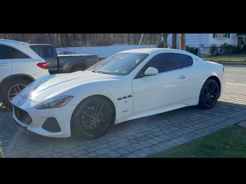 Used 2018 Maserati GranTurismo Sport image 2