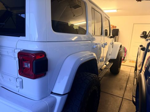 Used 2023 Jeep Wrangler Unlimited Sahara image 9