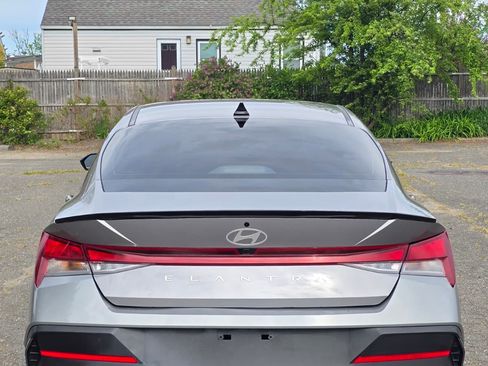 Used 2025 Hyundai Elantra Sport FWD image 9