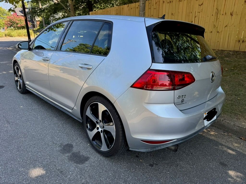 Used 2015 Volkswagen GTI SE FWD image 5
