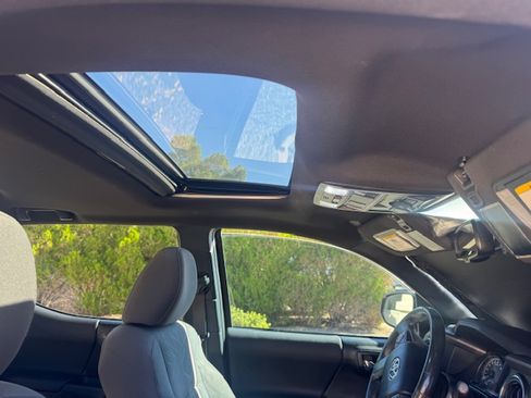 Used 2016 Toyota Tacoma TRD Off-Road image 15