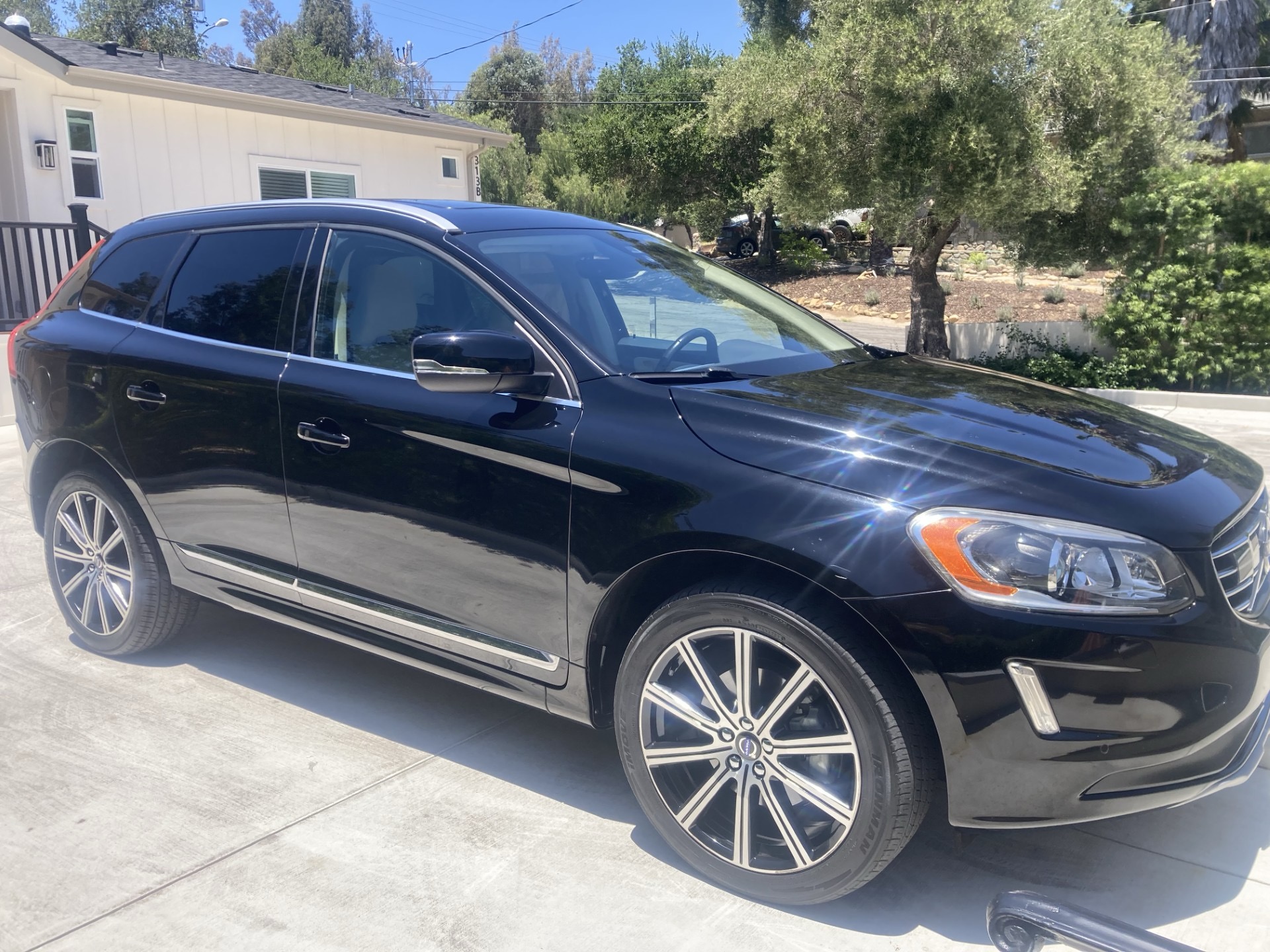 Used 2016 Volvo XC60 T6 Platinum FWD image 4