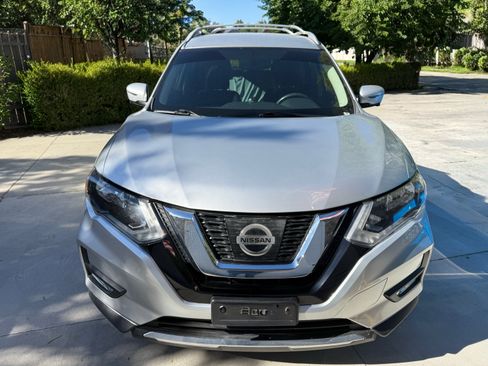 Used 2017 Nissan Rogue SV w/ SV Premium Package AWD/4WD image 2