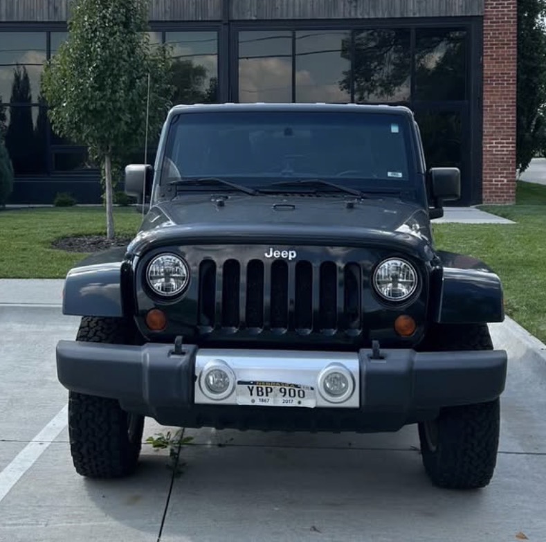 Used 2012 Jeep Wrangler Sahara w/ Connectivity Group AWD/4WD image 4