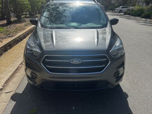 Used 2017 Ford Escape SE w/ SE Sport Appearance Package image 6