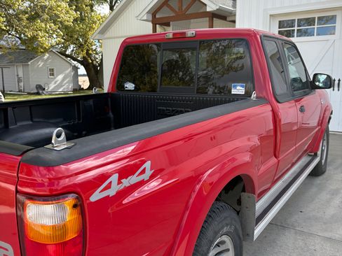 Used 2001 MAZDA B-Series Pickup 4x4 Cab Plus B3000 image 4