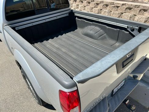 Used 2014 Nissan Frontier SV w/ SV Value Truck Package AWD/4WD image 6