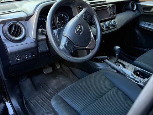 Used 2017 Toyota RAV4 LE image 10