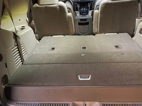 Used 2016 Cadillac Escalade Premium image 20