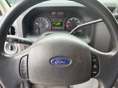 Used 2011 Ford E-250 and Econoline 250 Extended w/ Crew Van Pkg RWD image 2