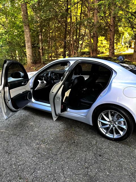 Used 2021 Alfa Romeo Giulia Sprint w/ Sun & Sound Package RWD image 12