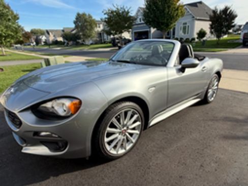 Used 2017 FIAT 124 Spider Lusso image 2