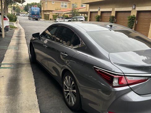 Used 2020 Lexus ES 350 w/ Premium Package image 2