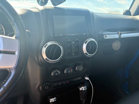 Used 2014 Jeep Wrangler Unlimited Sport image 6