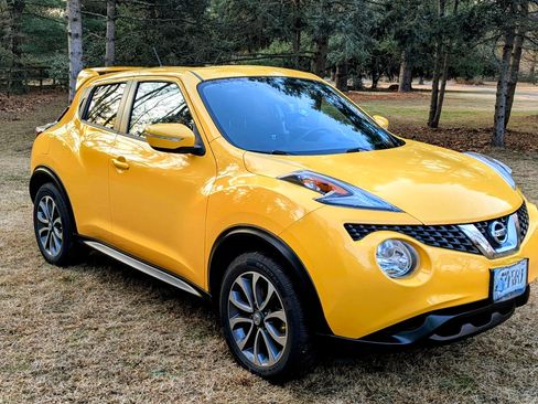 Used 2017 Nissan Juke SV image 1