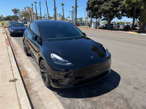 Used 2025 Tesla Model Y Long Range image 4