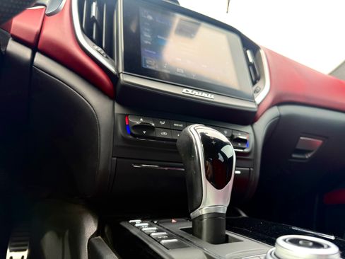 Used 2018 Maserati Ghibli image 29