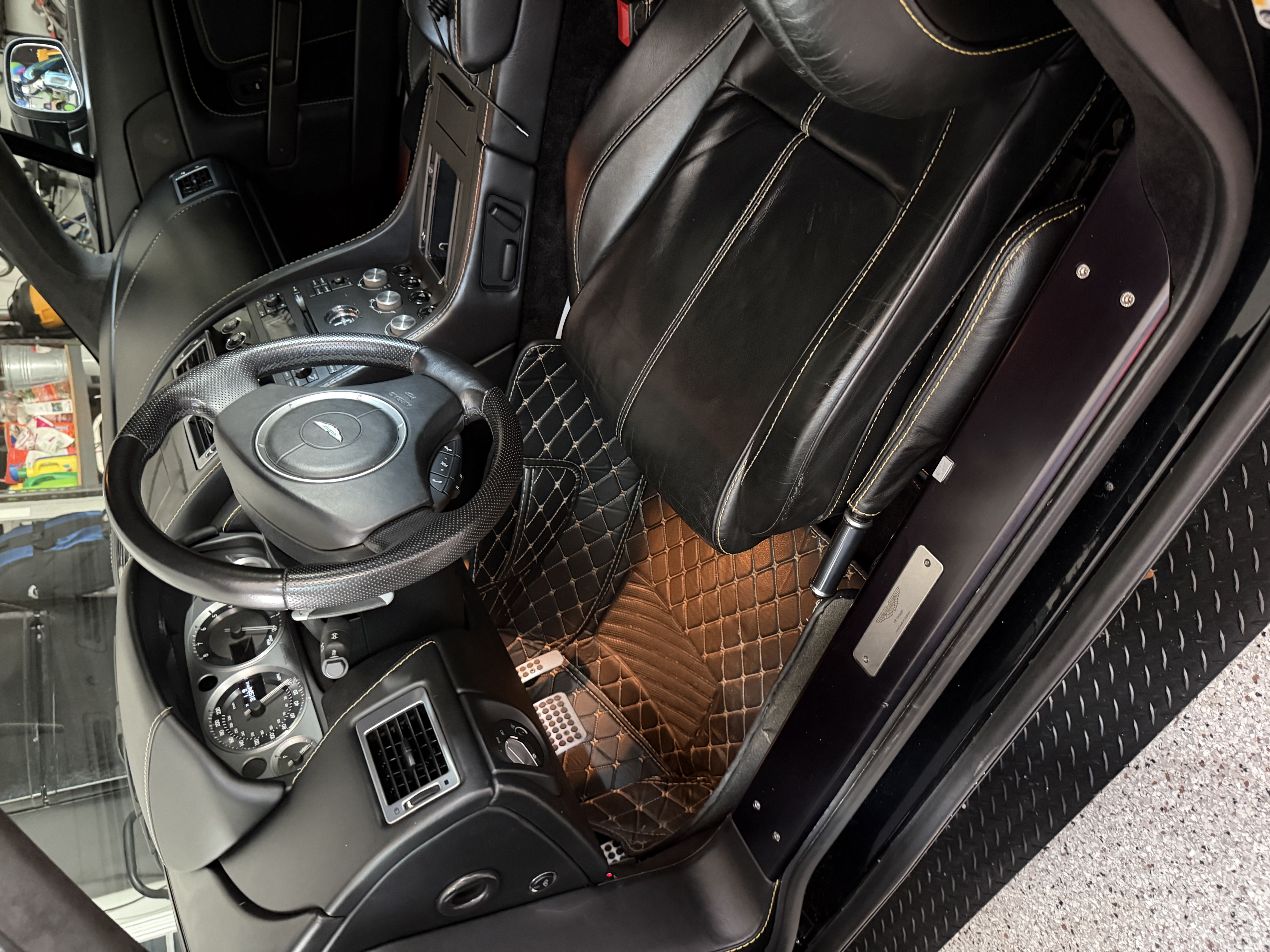 Used 2008 Aston Martin V8 Vantage Roadster RWD image 4
