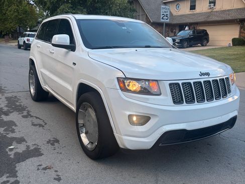 Used 2014 Jeep Grand Cherokee Altitude image 11
