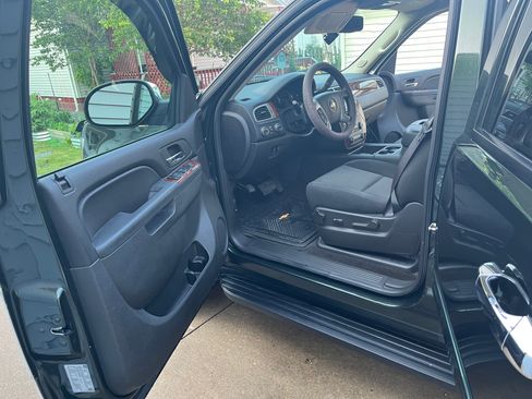 Used 2013 Chevrolet Avalanche LS AWD/4WD image 10