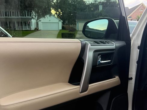 Used 2020 Toyota 4Runner SR5 Premium w/ Moonroof Package AWD/4WD image 8