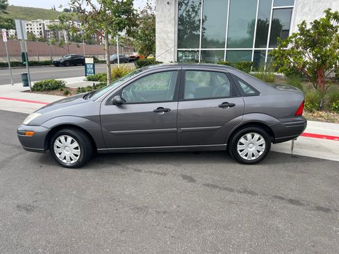 Used 2004 Ford Focus SE image 9