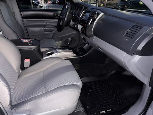 Used 2013 Toyota Tacoma PreRunner image 6