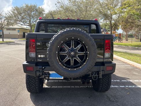 Used 2005 HUMMER H2 SUT Sport Utility Pickup 4D w/ Preferred Equipment Group image 4