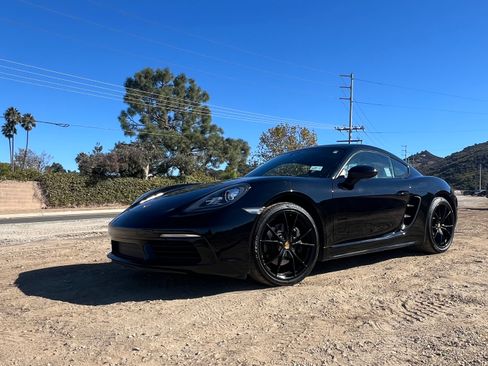 Used 2018 Porsche 718 Cayman image 1