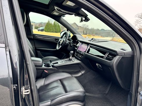 Used 2020 Porsche Macan image 11