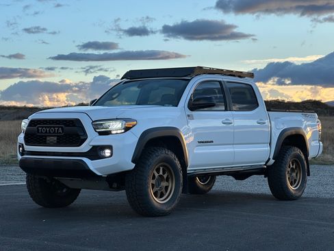 Used 2022 Toyota Tacoma TRD Off-Road image 4