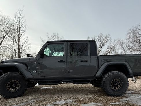 Used 2020 Jeep Gladiator Overland image 5