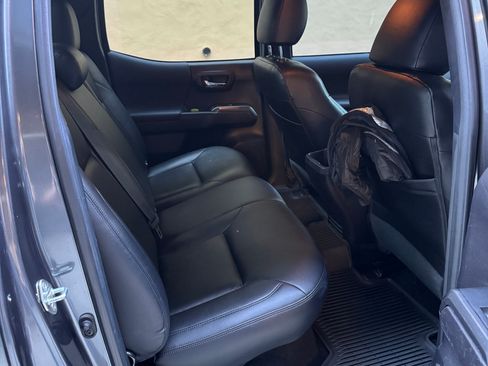 Used 2020 Toyota Tacoma TRD Sport w/ Technology Package image 13