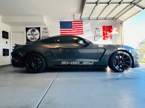 Used 2016 Ford Mustang Shelby GT350 w/ Track Package image 1