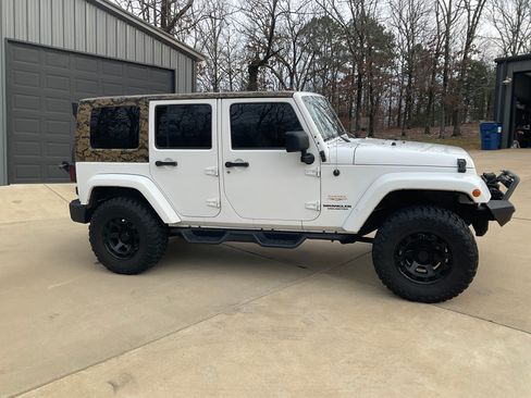 Used 2013 Jeep Wrangler Unlimited Sahara w/ Connectivity Group AWD/4WD image 4
