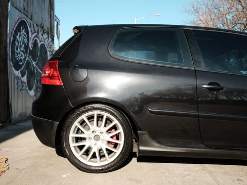 Used 2006 Volkswagen GTI 2.0T 2-Door image 17