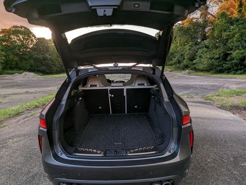 Used 2019 Jaguar F-PACE SVR image 27