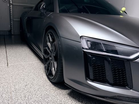 Used 2017 Audi R8 V10 w/ Carbon Exterior Package image 11