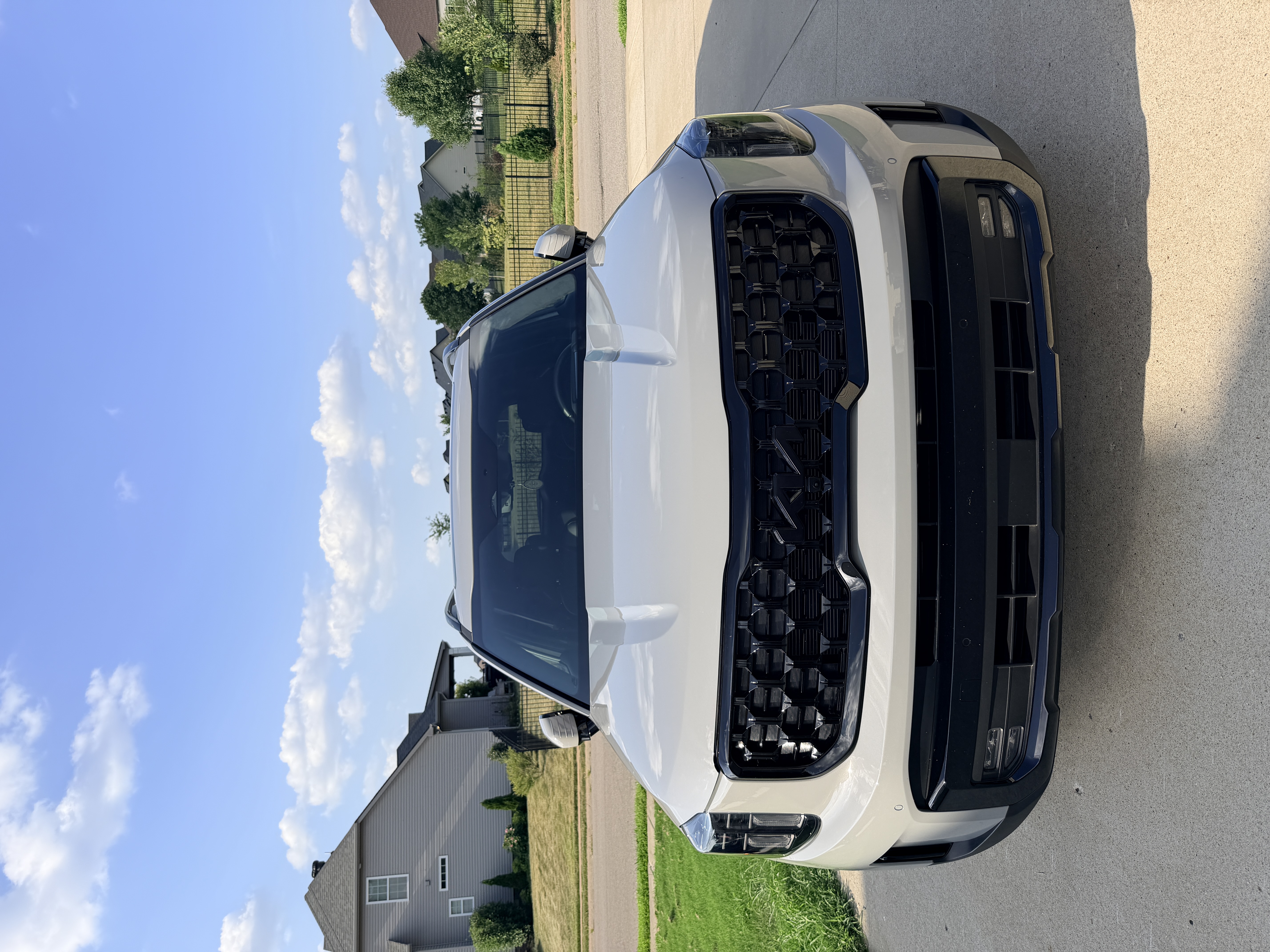 Used 2025 Kia Telluride SX Prestige X-Line AWD/4WD image 2