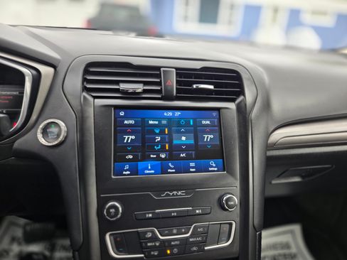 Used 2020 Ford Fusion SE w/ Equipment Group 151A image 19