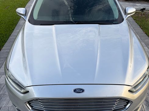 Used 2013 Ford Fusion SE FWD image 2