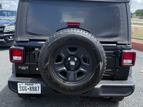 Used 2018 Jeep Wrangler Unlimited Sport AWD/4WD image 8